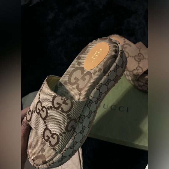 Great condition wore once Gucci platform slides - Picture 10 of 12